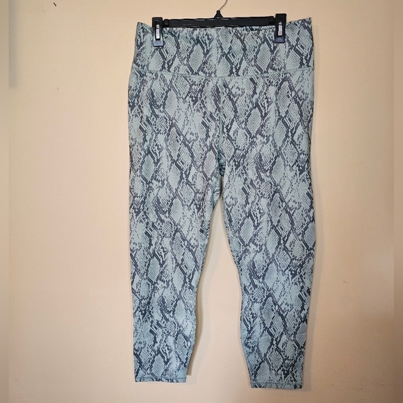 Fabletics Powerhold Snakeprint Leggins Size XXL NWT - Picture 1 of 7